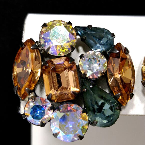 Weiss Blue Green Topaz Rhinestone Earrings, Clip Antique Gold Plate, 1950s - Picture 5 of 10